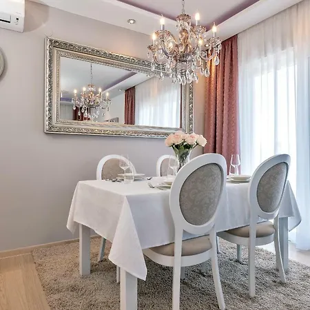 Central Luxury Moonlight سبليت